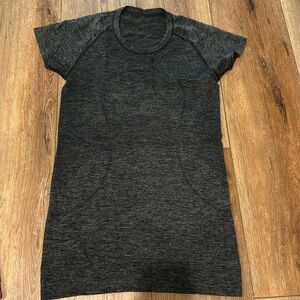 Lululemon Swiftly Tech Short-Sleeve Shirt 2.0 Hip Length